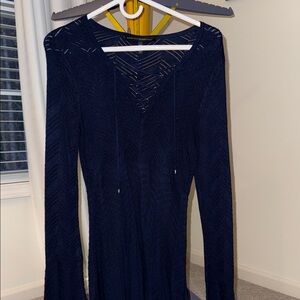 NWOT, Elegant WHITE HOUSE/BLACK MARKET Navy Blue Women's Shirt.